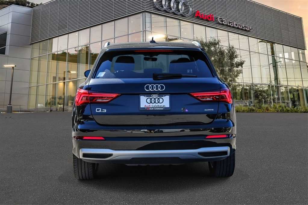 Thumbnail: 2021 Audi Q3 - 3