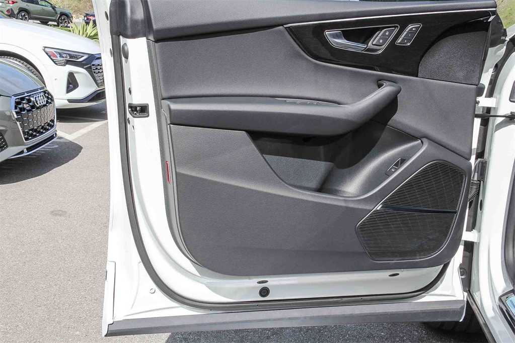 Thumbnail: 2026 Audi Q8 - 21