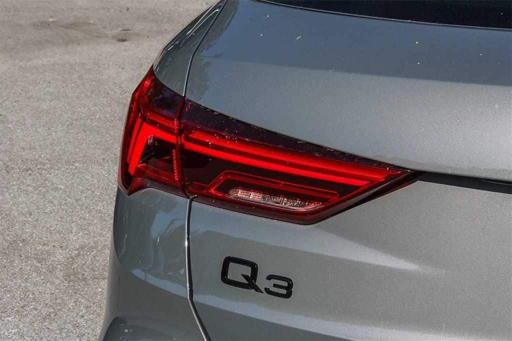 Thumbnail: 2025 Audi Q3 - 11