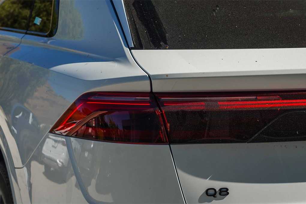 Thumbnail: 2025 Audi Q8 - 7