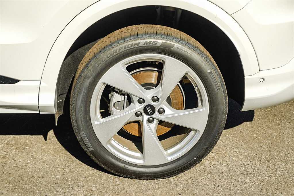 Thumbnail: 2025 Audi Q5 - 11