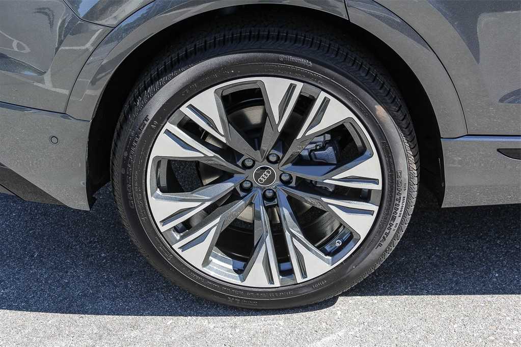 Thumbnail: 2026 Audi Q8 - 10