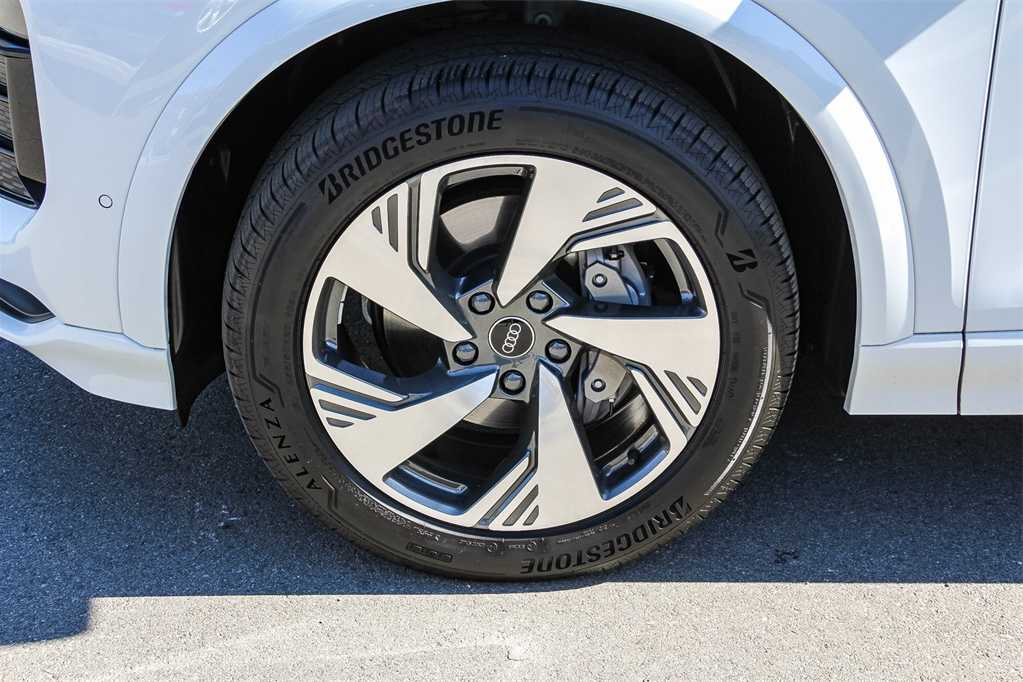 Thumbnail: 2025 Audi Q6 e-tron - 9