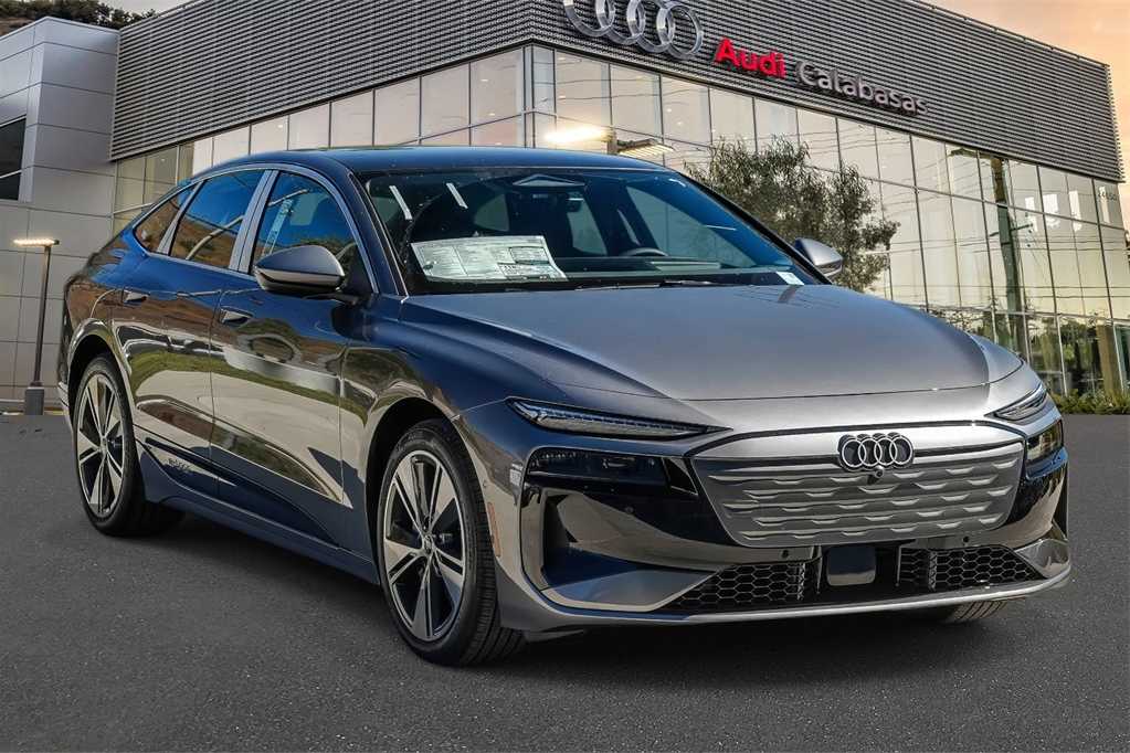 Thumbnail: 2025 Audi e-tron S - 3