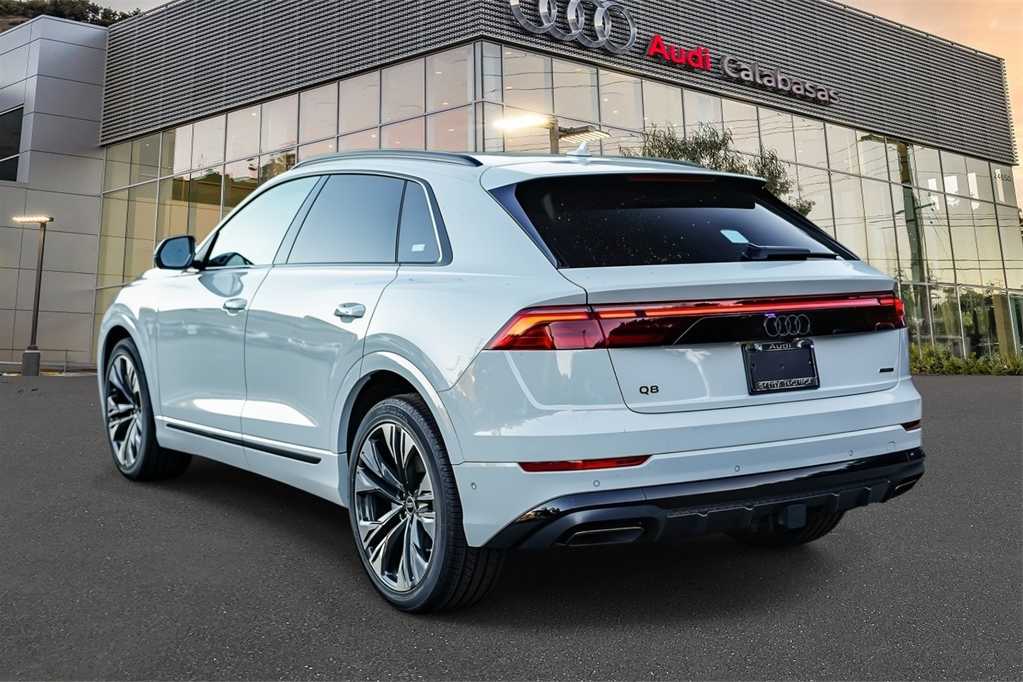Thumbnail: 2026 Audi Q8 - 2