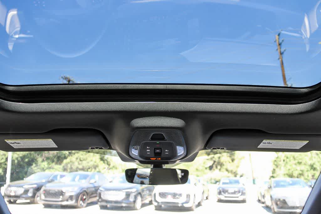 Thumbnail: 2025 Audi Q5 - 12