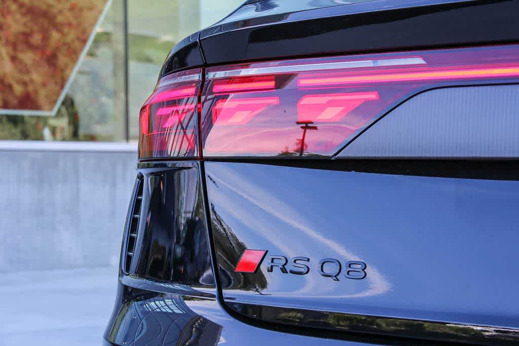 Thumbnail: 2026 Audi RS Q8 - 11