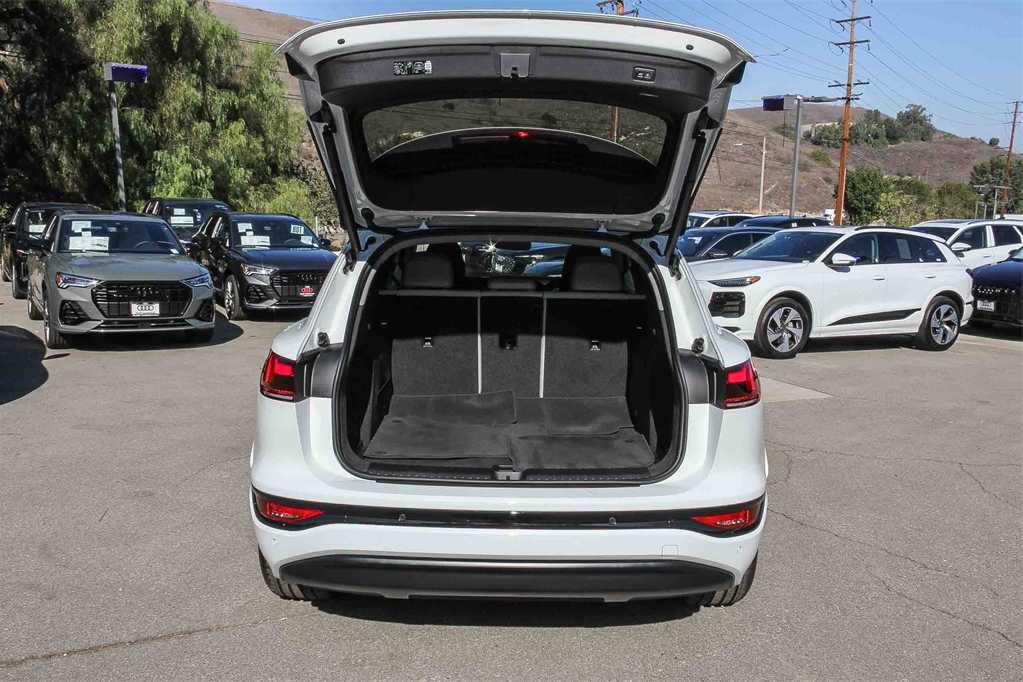 Thumbnail: 2025 Audi Q6 e-tron - 26