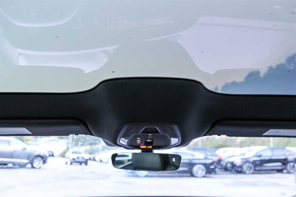 Thumbnail: 2025 Audi e-tron S - 12