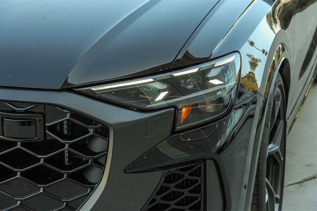 Thumbnail: 2026 Audi RS Q8 - 7