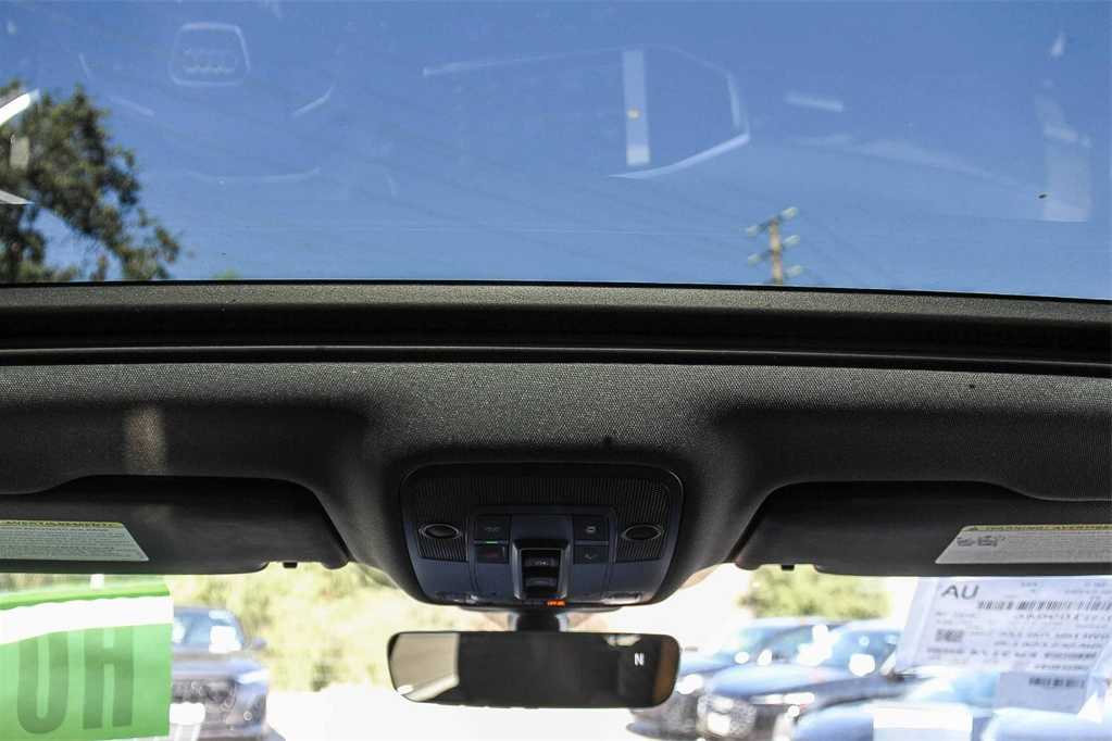 Thumbnail: 2025 Audi Q3 - 12