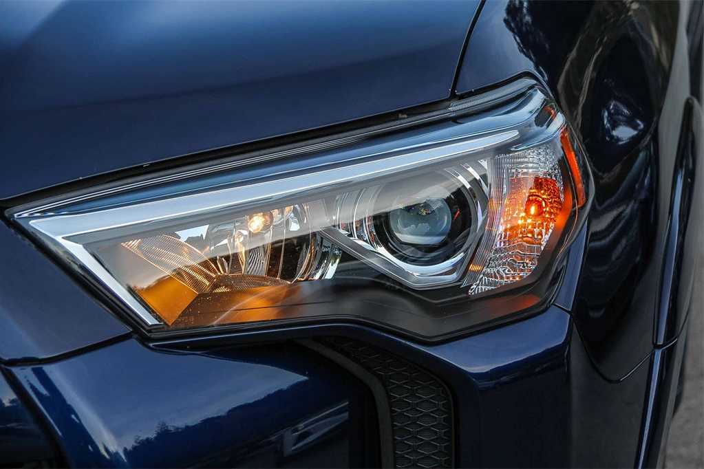 Thumbnail: 2021 Toyota 4Runner - 7