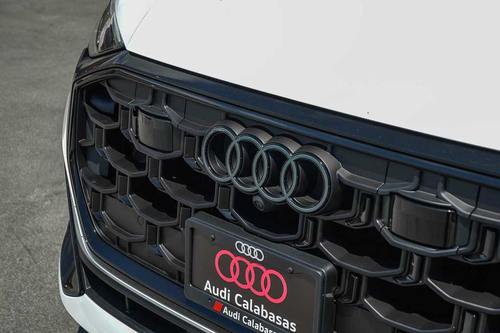 Thumbnail: 2026 Audi Q8 - 9