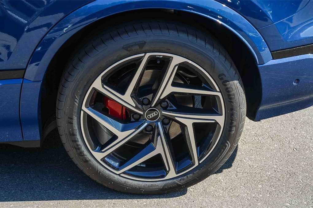 Thumbnail: 2025 Audi SQ6 e-tron - 11
