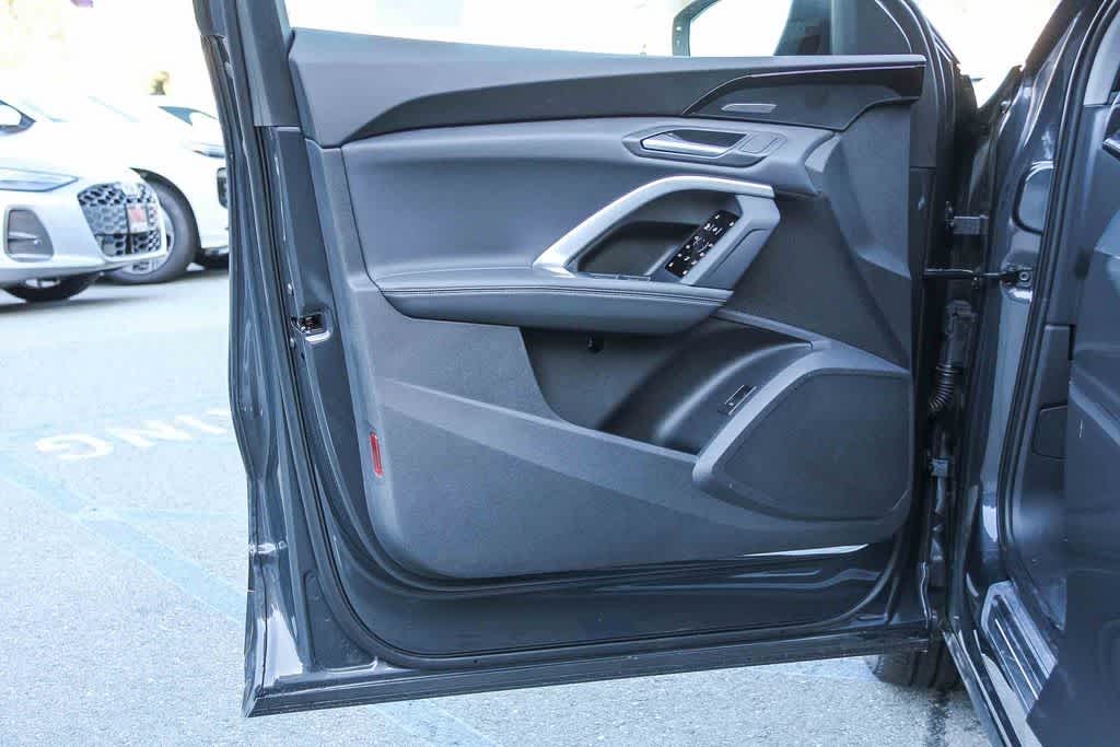 Thumbnail: 2025 Audi Q5 - 22