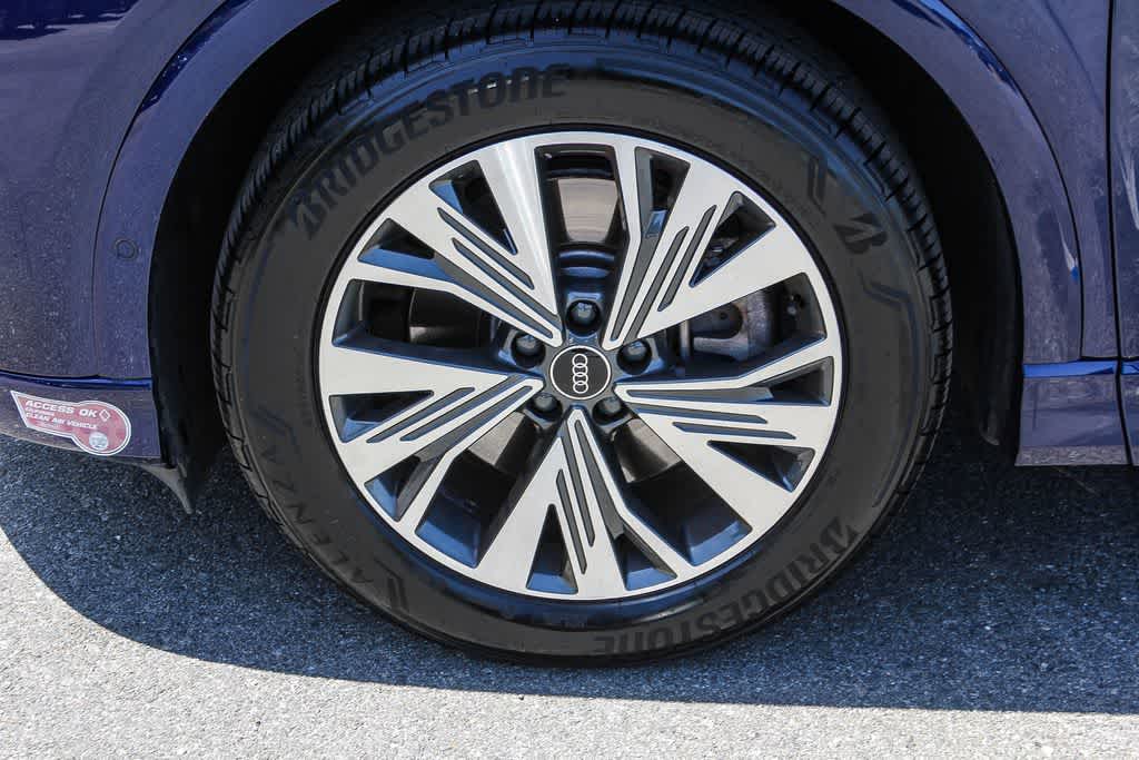 Thumbnail: 2023 Audi Q4 e-tron - 9