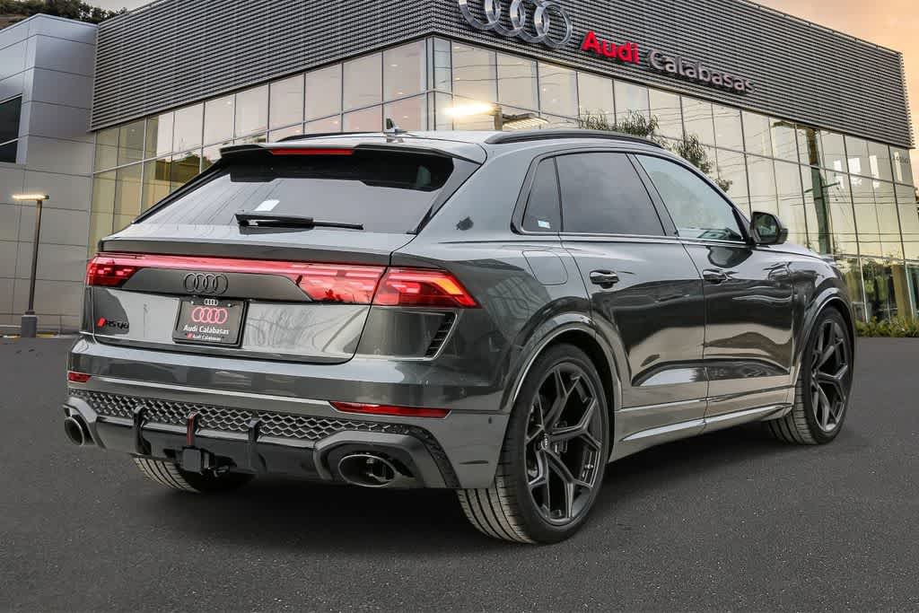 Thumbnail: 2026 Audi RS Q8 - 4