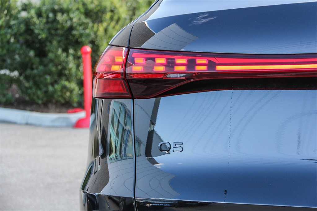 Thumbnail: 2025 Audi Q5 - 11