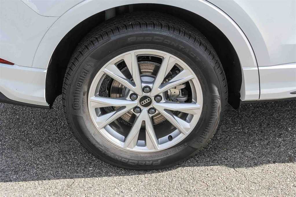 Thumbnail: 2025 Audi Q3 - 10