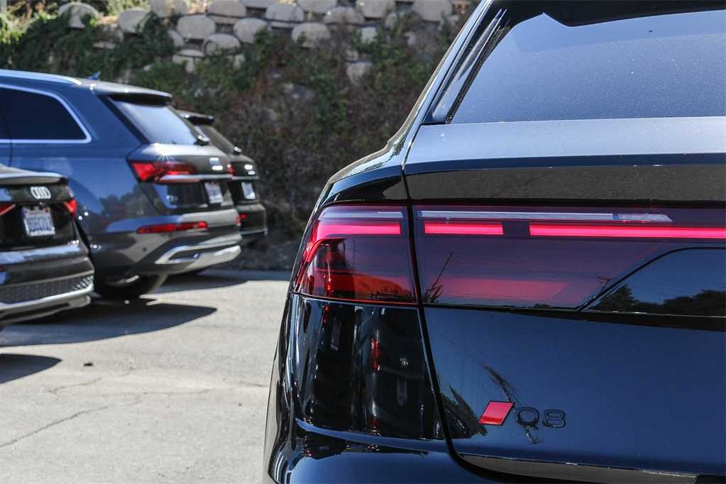 Thumbnail: 2025 Audi Q8 - 10