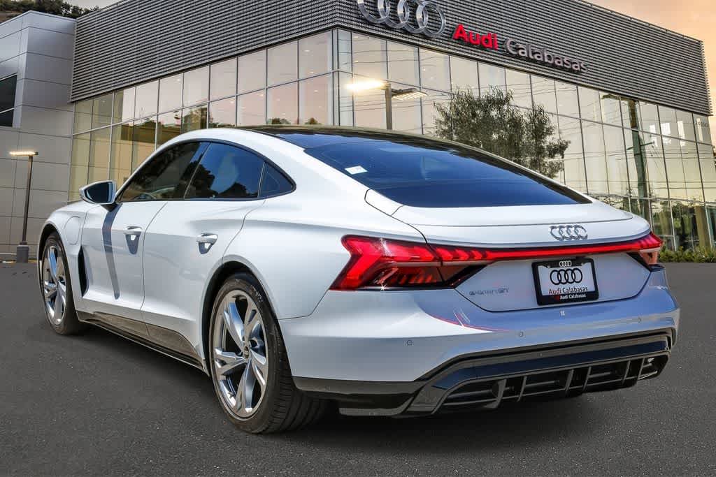 Thumbnail: 2023 Audi e-tron GT - 2