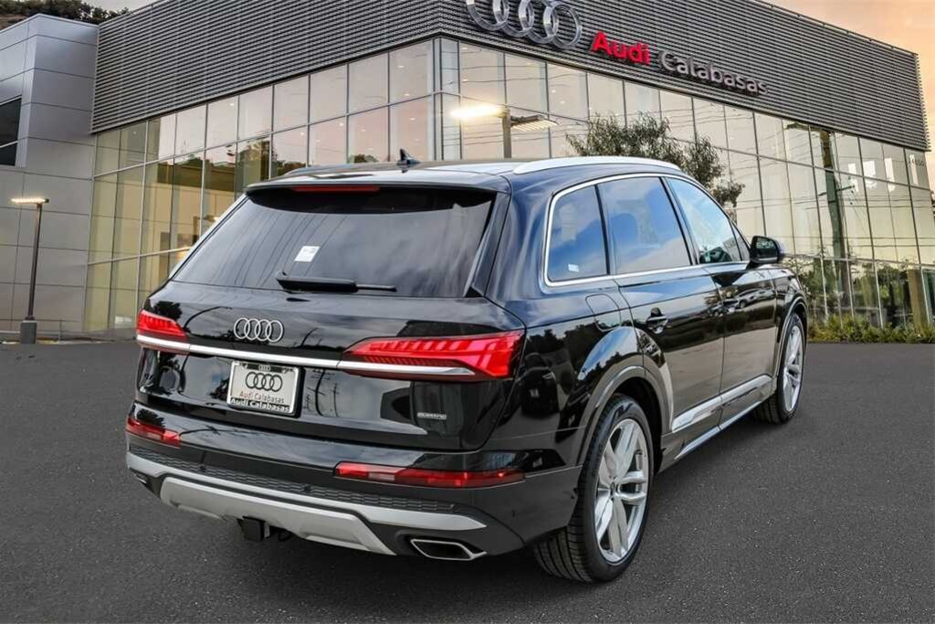 New 2025 Audi Q7 55 Premium Plus SUV