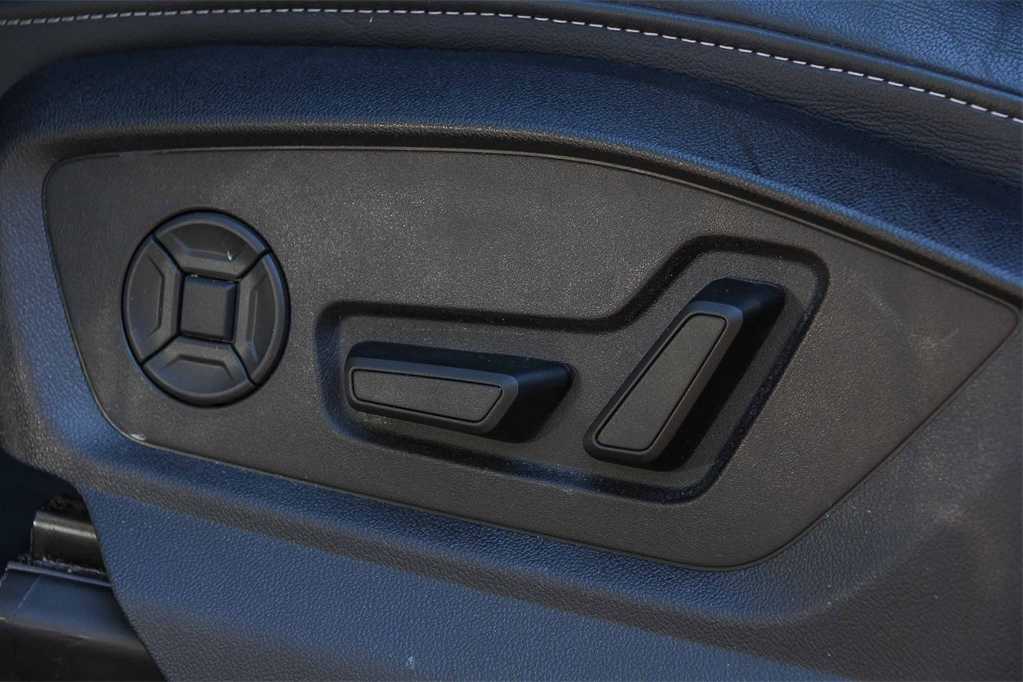 Thumbnail: 2025 Audi Q8 - 23