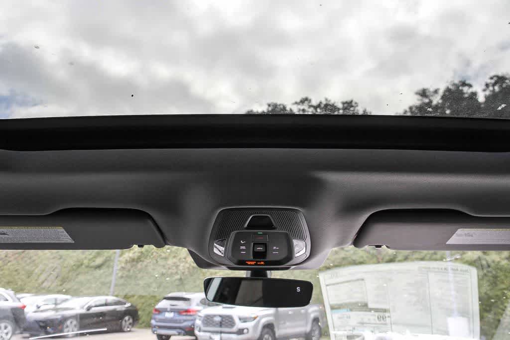 Thumbnail: 2025 Audi Q6 e-tron - 12