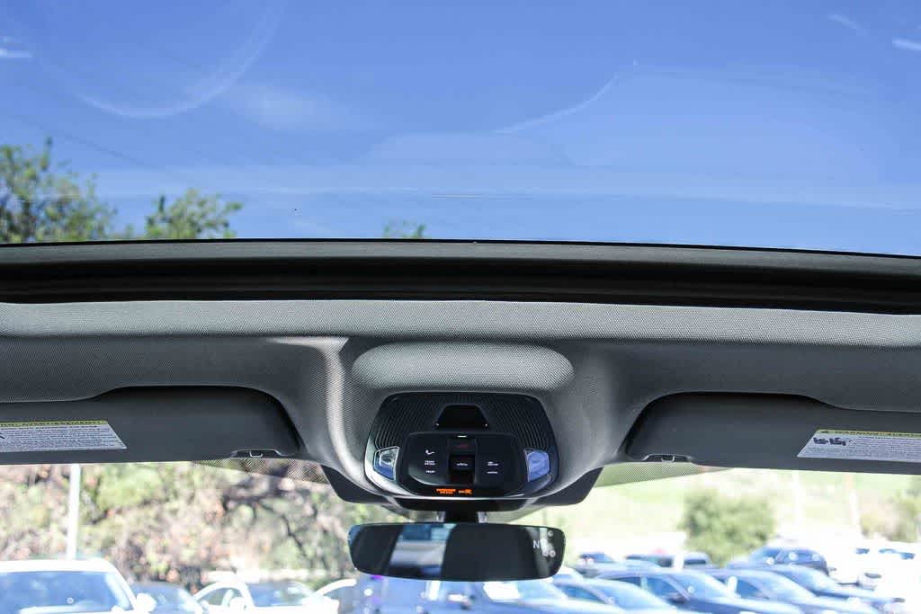 Thumbnail: 2025 Audi Q5 - 12