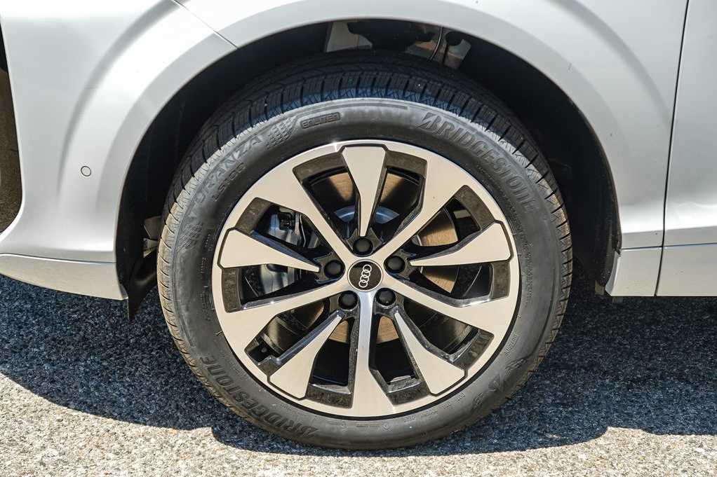 Thumbnail: 2026 Audi Q3 - 10