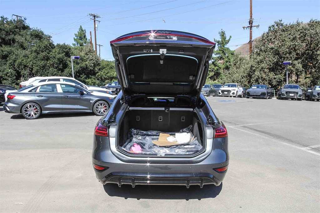 Thumbnail: 2025 Audi e-tron S - 27