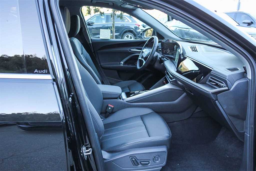 Thumbnail: 2025 Audi Q5 - 18