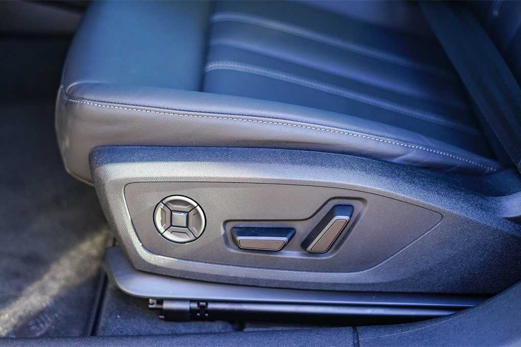 Thumbnail: 2025 Audi e-tron S - 21