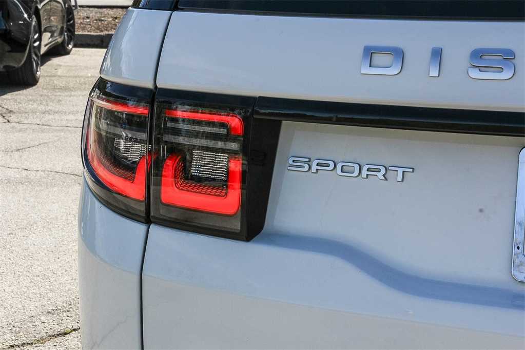 Thumbnail: 2021 Land Rover Discovery Sport - 11