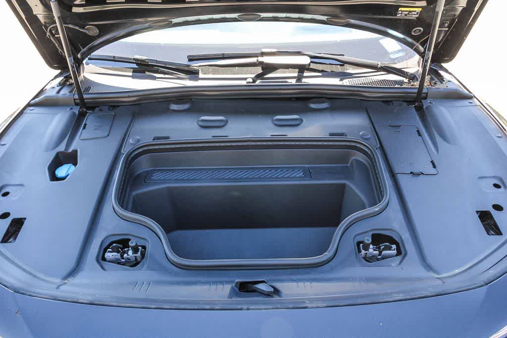 Thumbnail: 2025 Audi e-tron S - 24