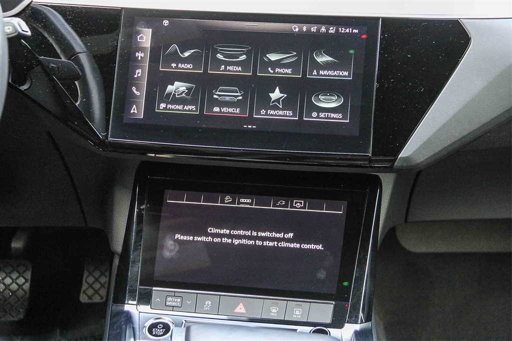 Thumbnail: 2022 Audi e-tron - 15