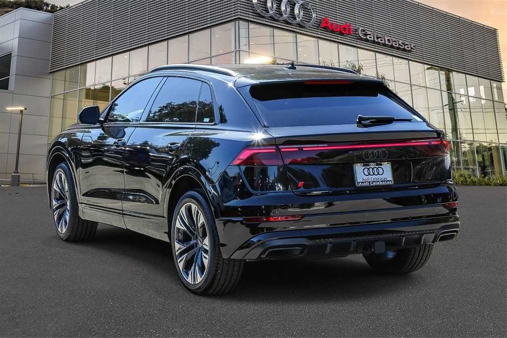 Thumbnail: 2025 Audi Q8 - 2
