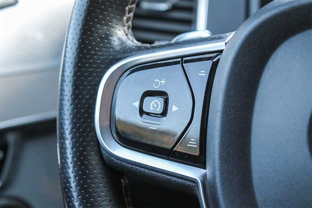 Thumbnail: 2017 Volvo XC90 - 16