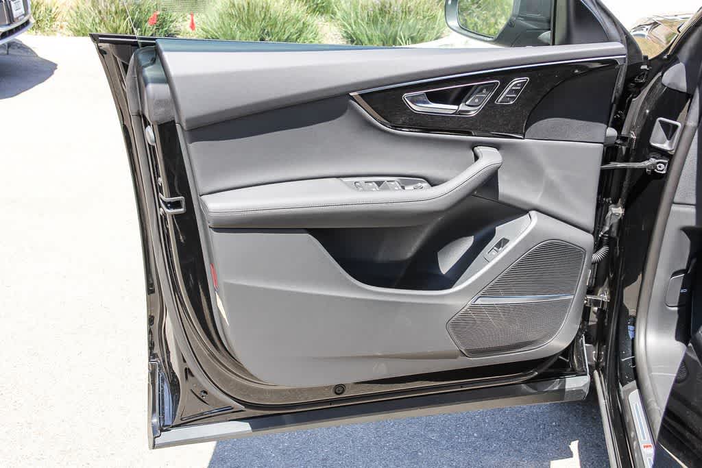 Thumbnail: 2026 Audi Q8 - 22