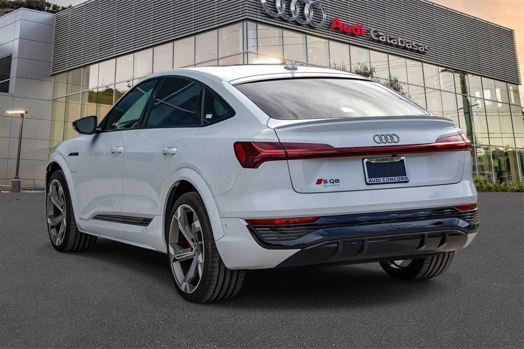 Thumbnail: 2024 Audi SQ8 e-tron - 6