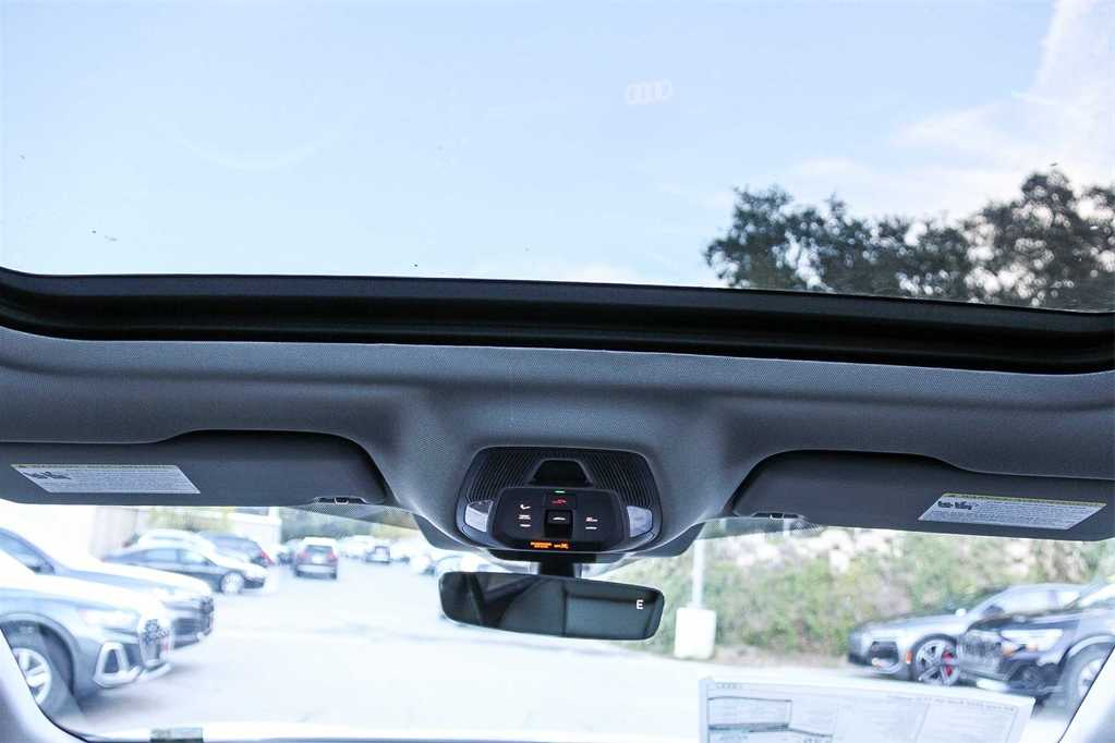 Thumbnail: 2025 Audi Q5 - 12