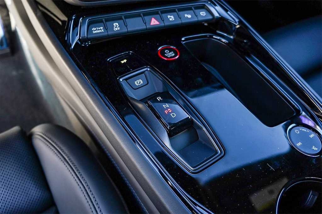 Thumbnail: 2026 Audi RS e-tron GT - 21