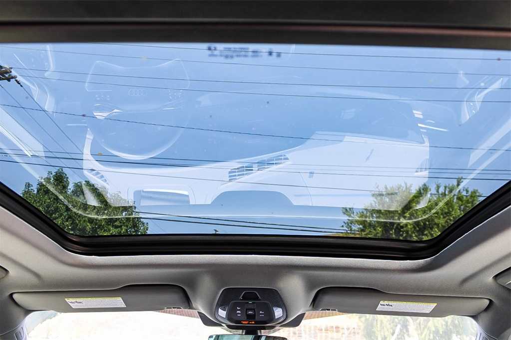 Thumbnail: 2025 Audi Q5 - 15