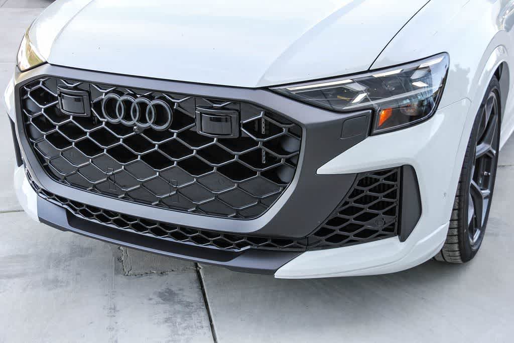 Thumbnail: 2026 Audi RS Q8 - 8