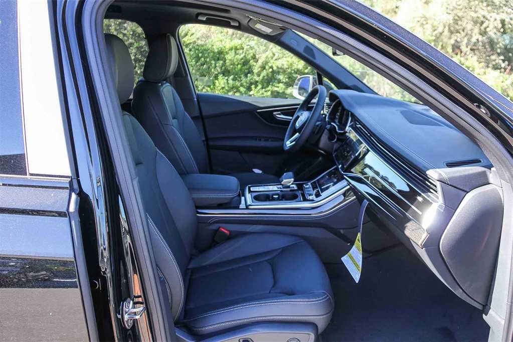 Thumbnail: 2026 Audi Q7 - 18