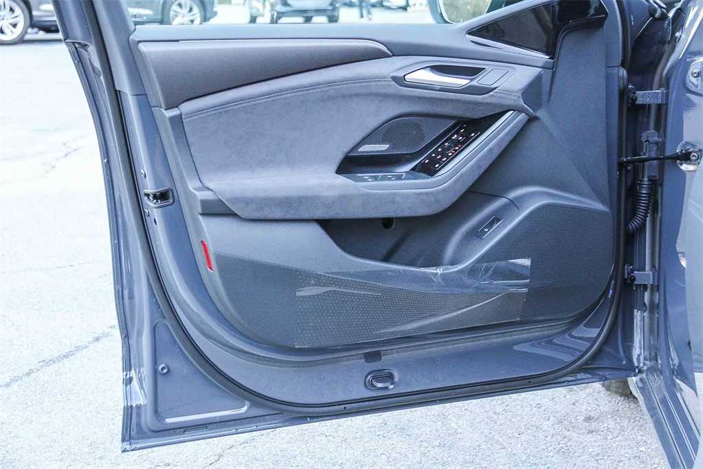 Thumbnail: 2025 Audi e-tron S - 22