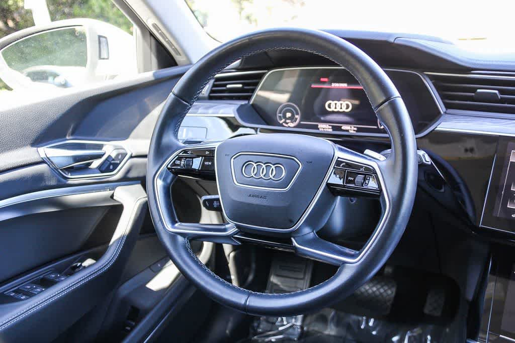 Thumbnail: 2023 Audi e-tron - 16