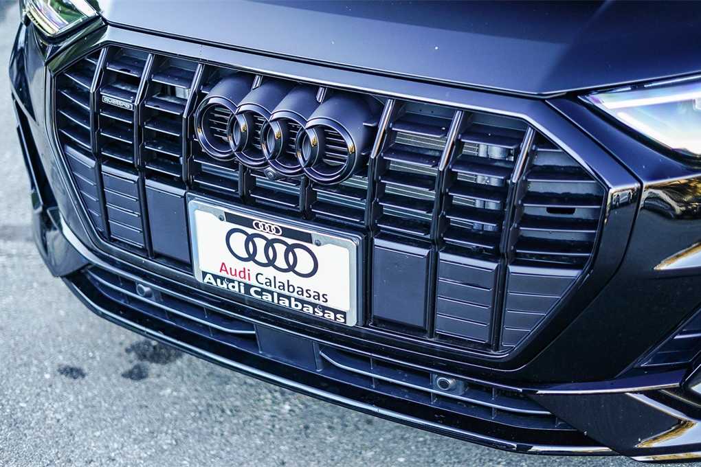 Thumbnail: 2025 Audi Q3 - 8