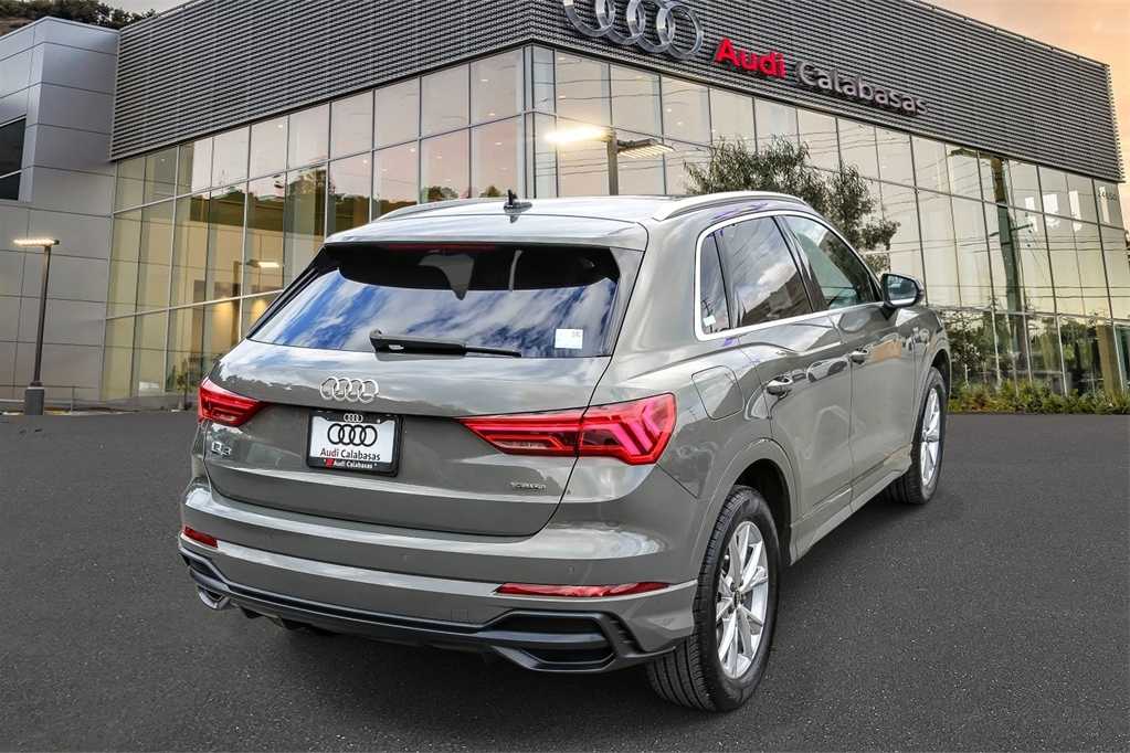 Thumbnail: 2021 Audi Q3 - 4