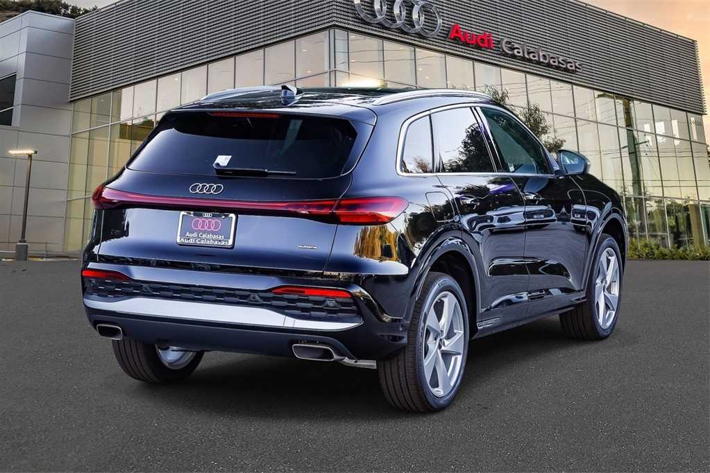 Thumbnail: 2025 Audi Q5 - 4